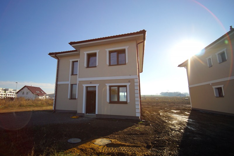 Dům 5+kk, 145m2, pozemek 568m2, Chýně